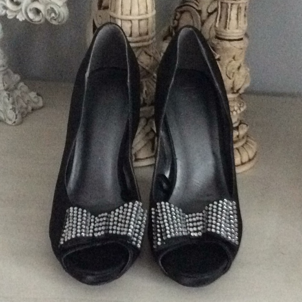 Shoes - Picture 2 of 3